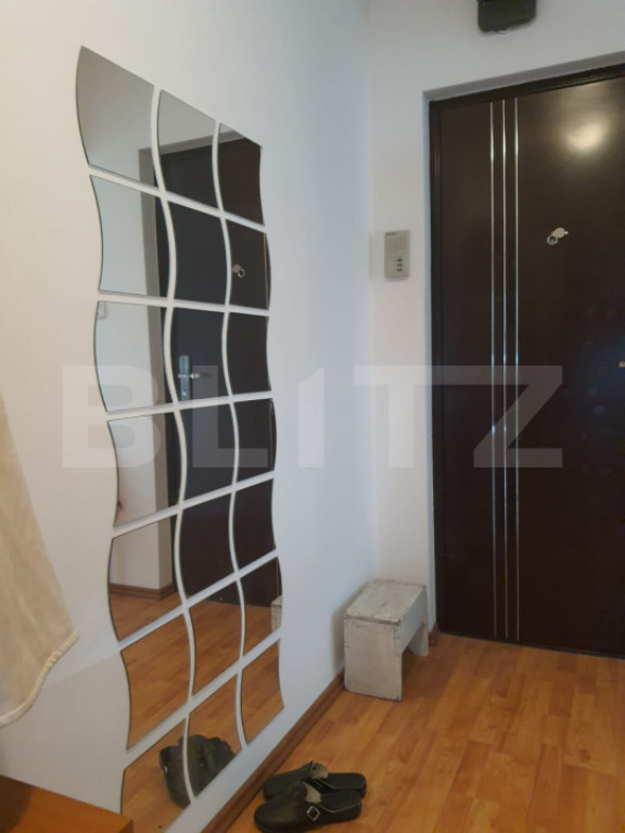 Apartament de vanzare, cu 1 camera, decomandat, bloc izolat,