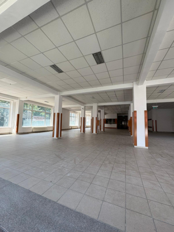 Spatiu comercial central