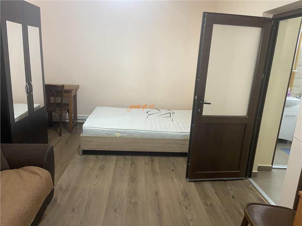 Garsoniera situata in zona Inspectoratul Scolar , parter , 3