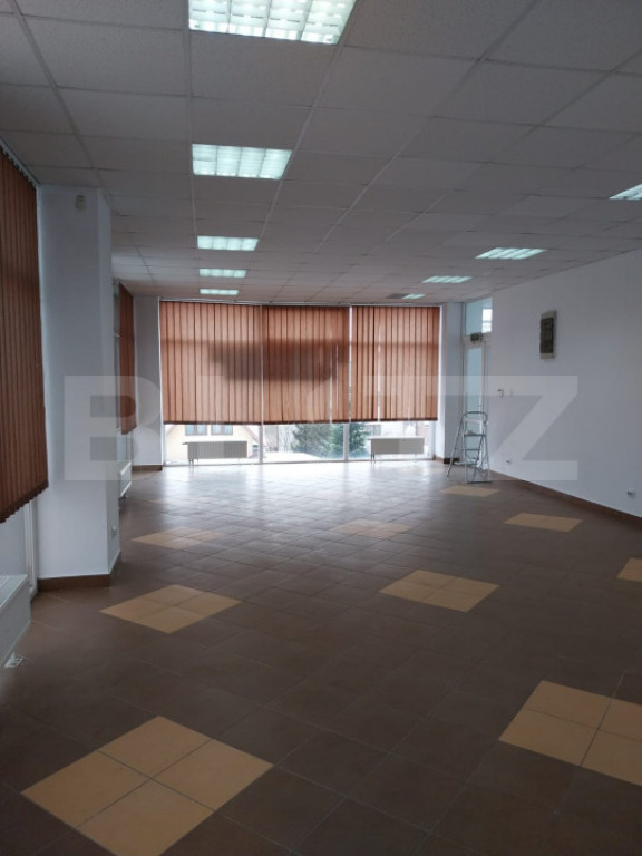 Spatiu comercial, 110 mp, etajul 1, vitrina, zona Burdujeni