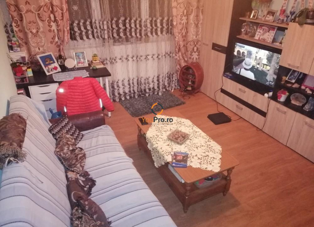 Apartament 3 camere | Semidecomandat | Etaj 3/4 | Zona D...