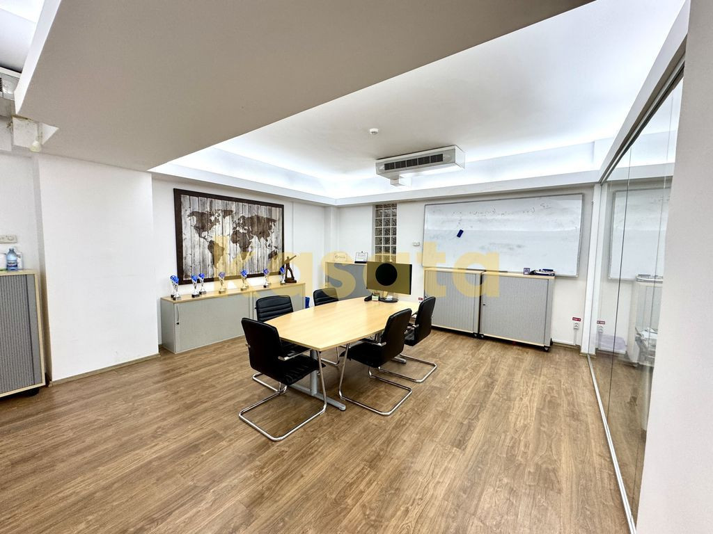 Piata Dorobanti - De vanzare spatiu de birouri in cladire...