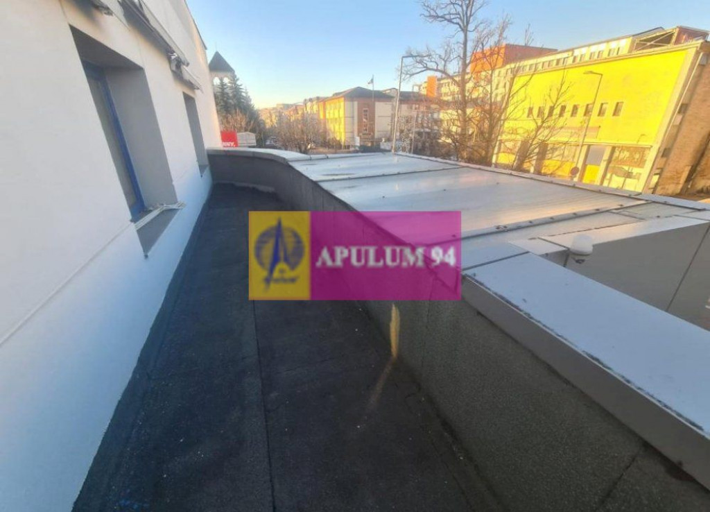 Apartament cu 3 camere de vanzare in Campina - Zona Centrala