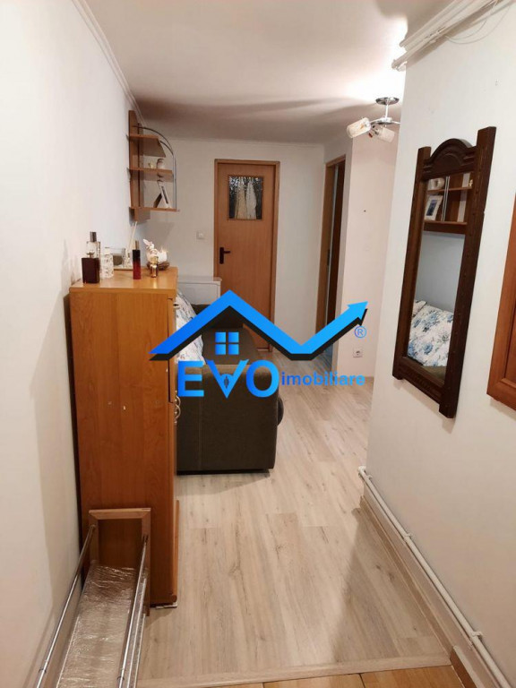 Apartament cu 2 camere, semidecomandat, etajul 5, zona Canta