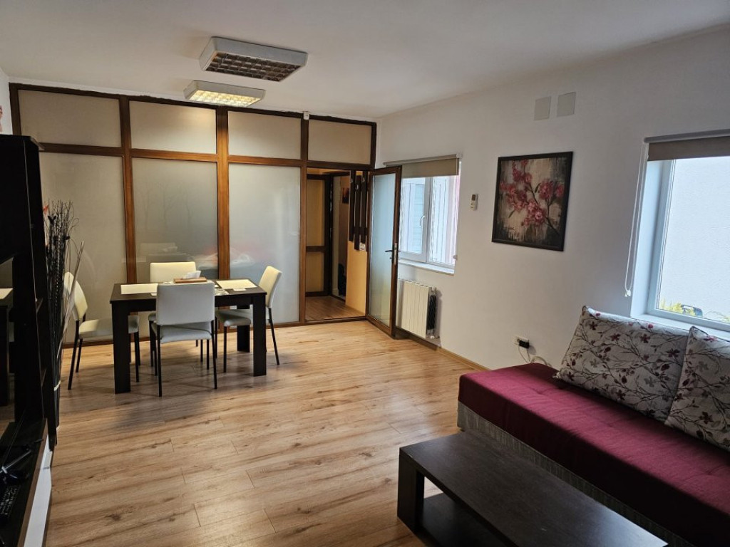 Casa 3 camere situată in zona Stadion