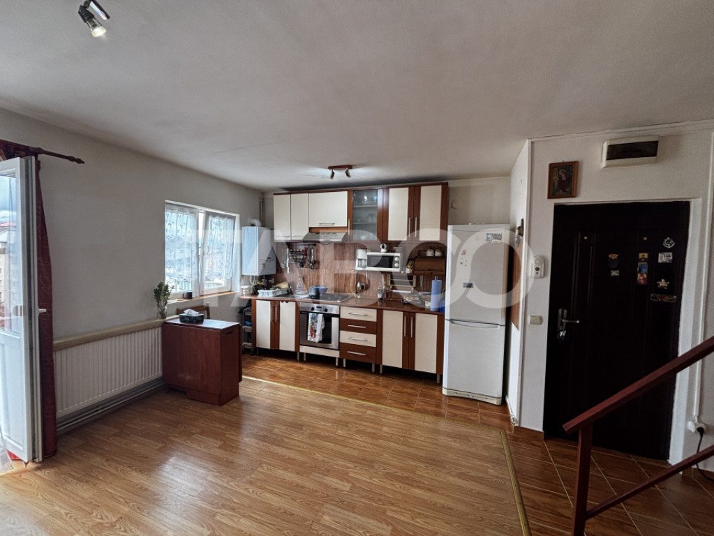 Apartament de vanzare 3 camere complet mobilat utilat Valea