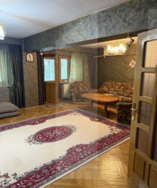 Apartament cu 3 camere decomandat, 100 mp, zona ultracentral