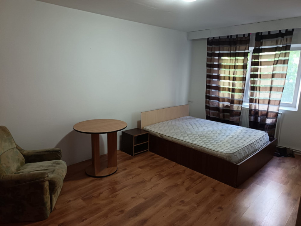 APARTAMENT 2 CAMERE, DECOMANDAT, NICOLINA, BLOC FARA RISC