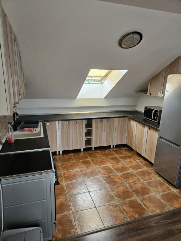 ???? 3 camere de închiriat în Brașov, la mansardă, 10 mi