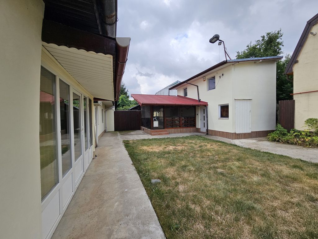 Casa 4 camere - curte 400mp Sector 4 - Luica Giurgiului P...