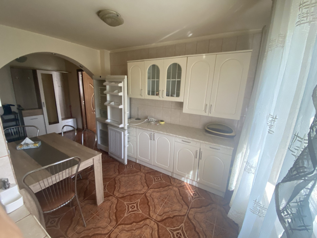 Apartament de 78 mp , 3 camere decomandat et.3/4 in Lapus (S