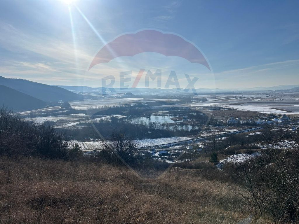 Teren de vânzare - 207.000 mp în Benesat, cu panoramă ...
