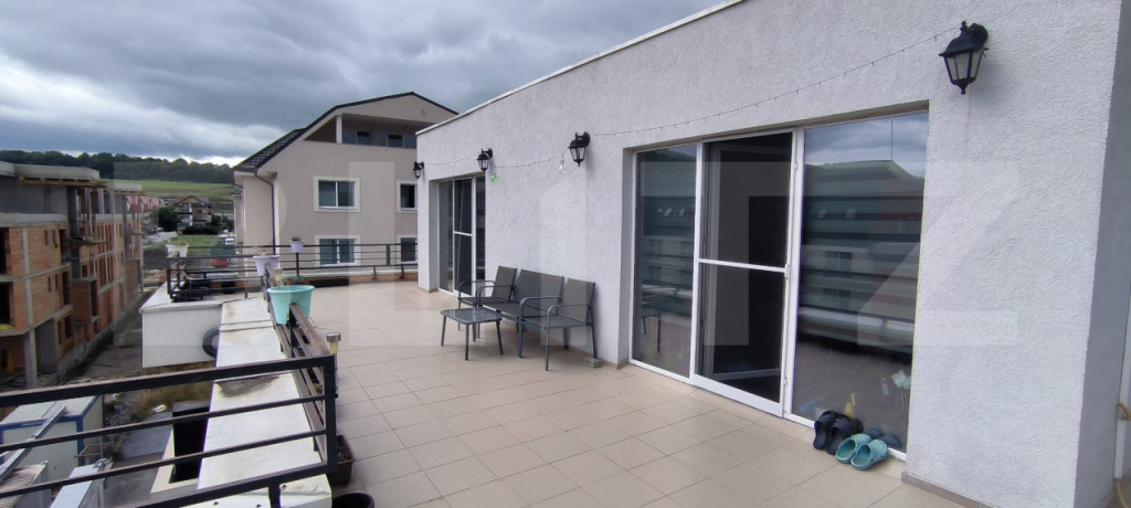 Apartament cu 3 camere, 63 mp utili, terasa de 88 mp, zona C