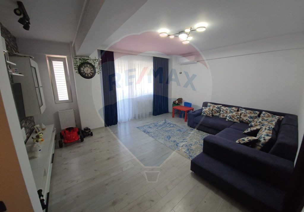 Vanzare apartament 3 camere