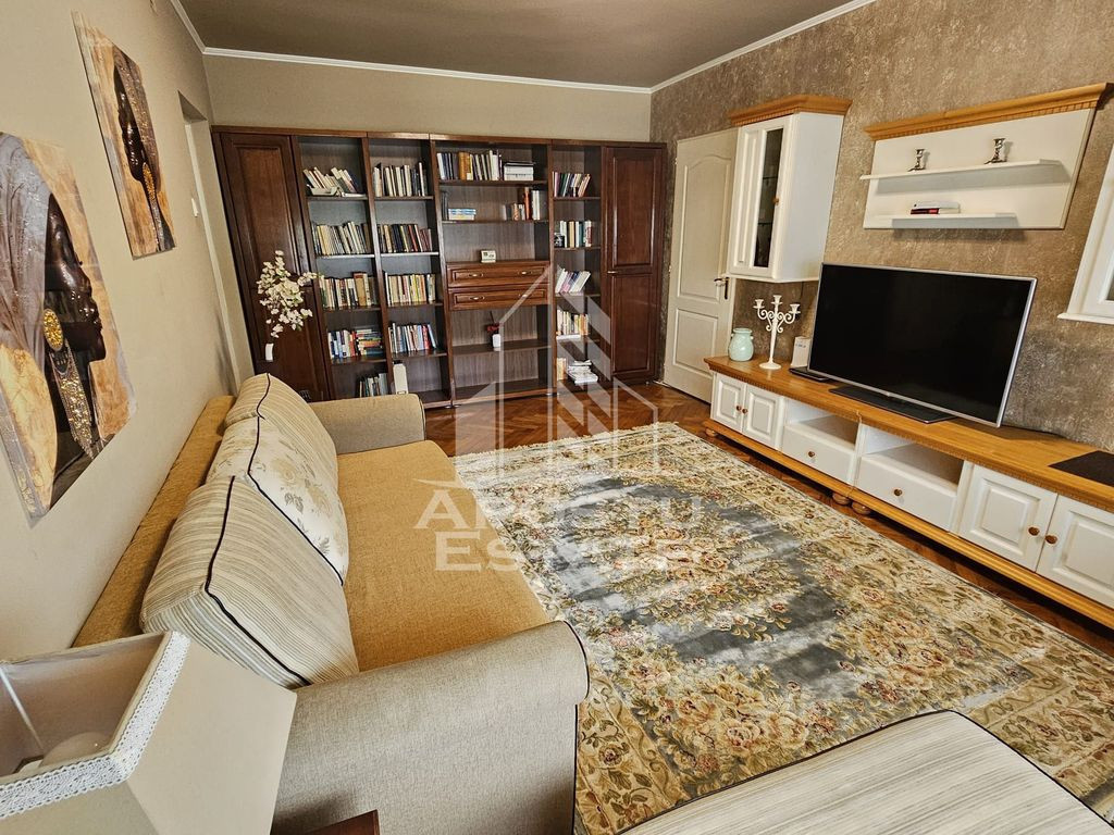 Apartament cu 3 camere, centrala proprie,