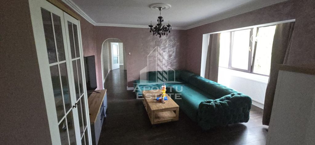 Apartament cu 3 camere in zona Circumvalatiunii cu centra...