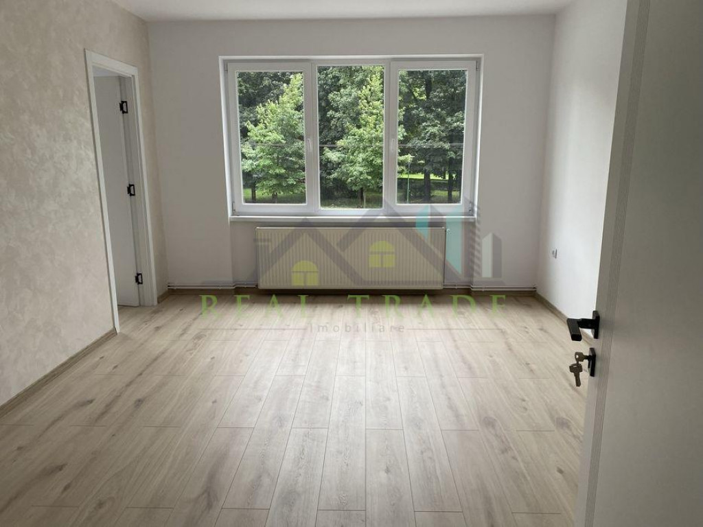 Apartament 4 camere decomandat etajul 1 Tractorul