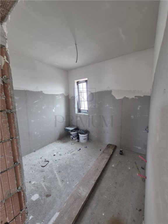 Duplex despartit prin camera tehnica - 2 dormitoare - 2 bai