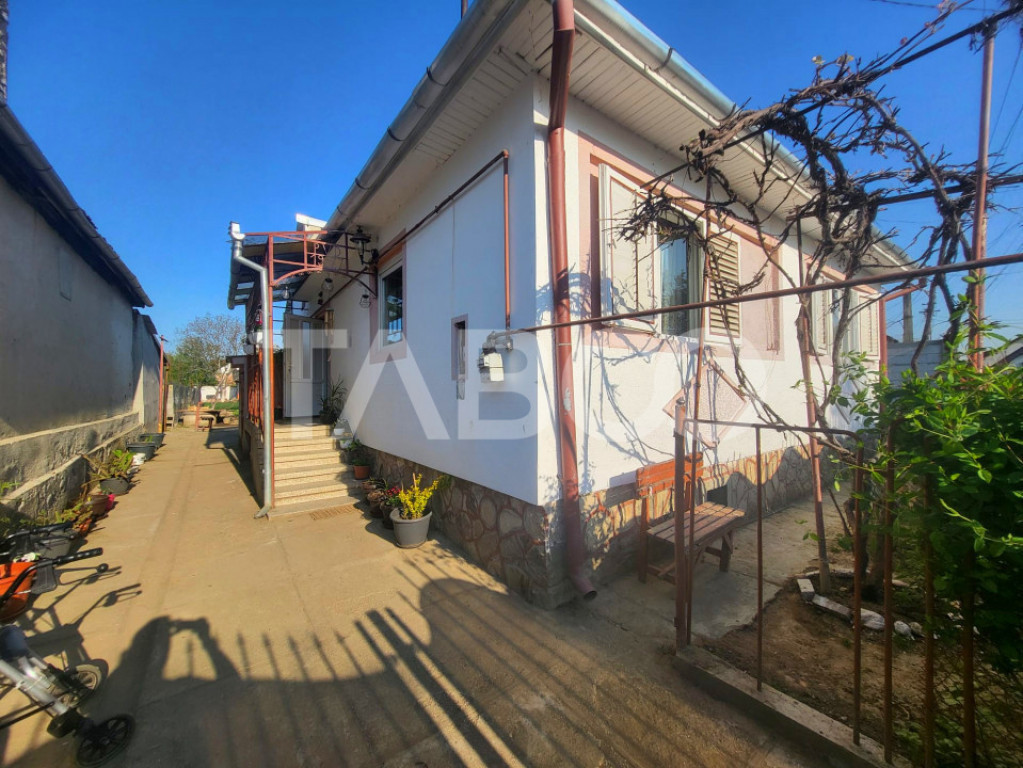 Casa individuala de vanzare cu teren de 996 mp in Cristian S