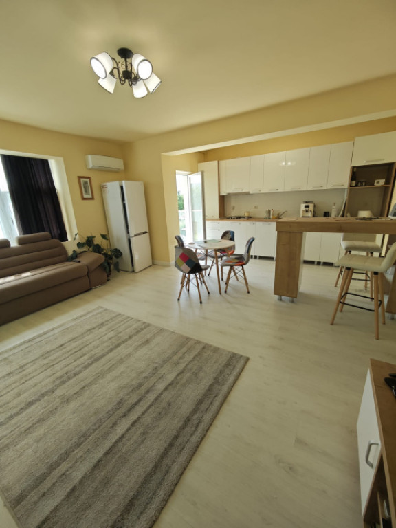 Apartament de vanzare, cu 3 camere, Garden Villas, zona Br?