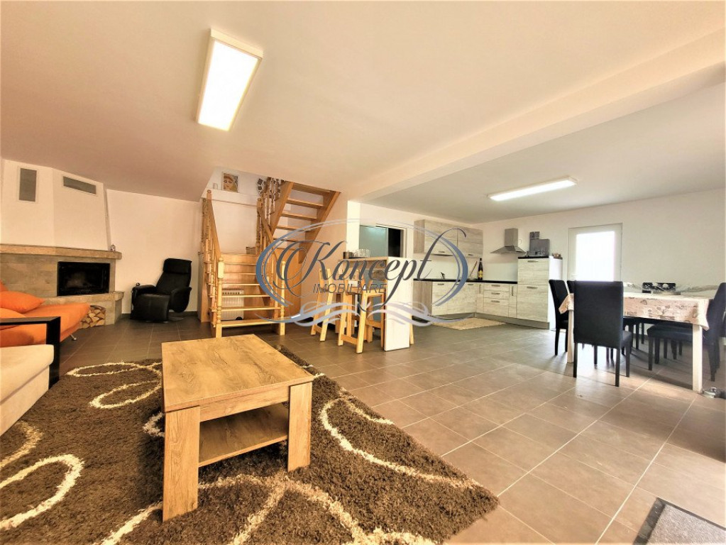 Locuinta de familie cu finisaje moderne si teren generos, Gi