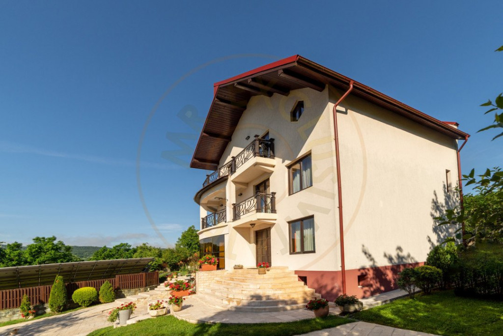 Casă exclusivistă cu vedere panoramică, piscină și gră
