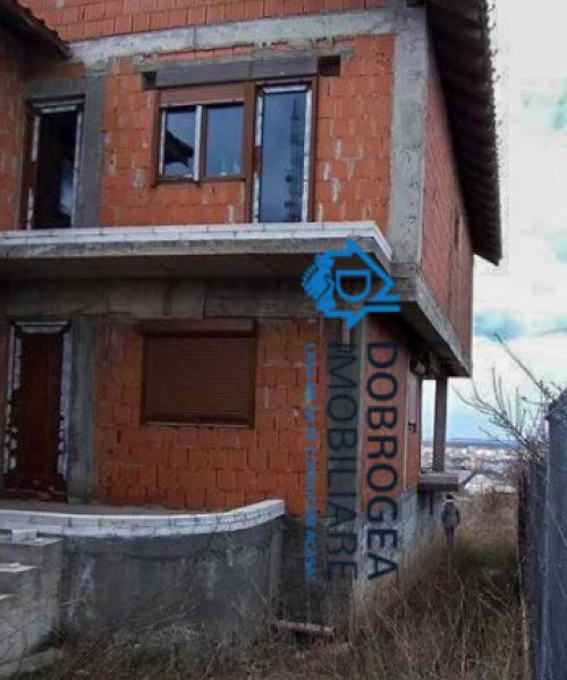 ZONA PECO-CASA P+1, LA ROSU