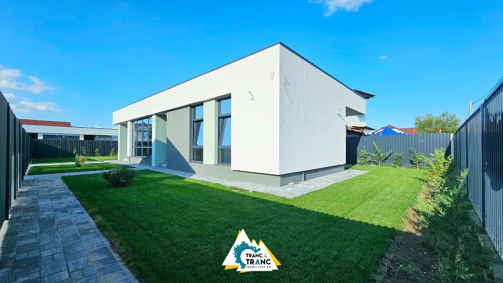 Vilă cu 4 camere în stil minimalist modern, de vânzare în Livada