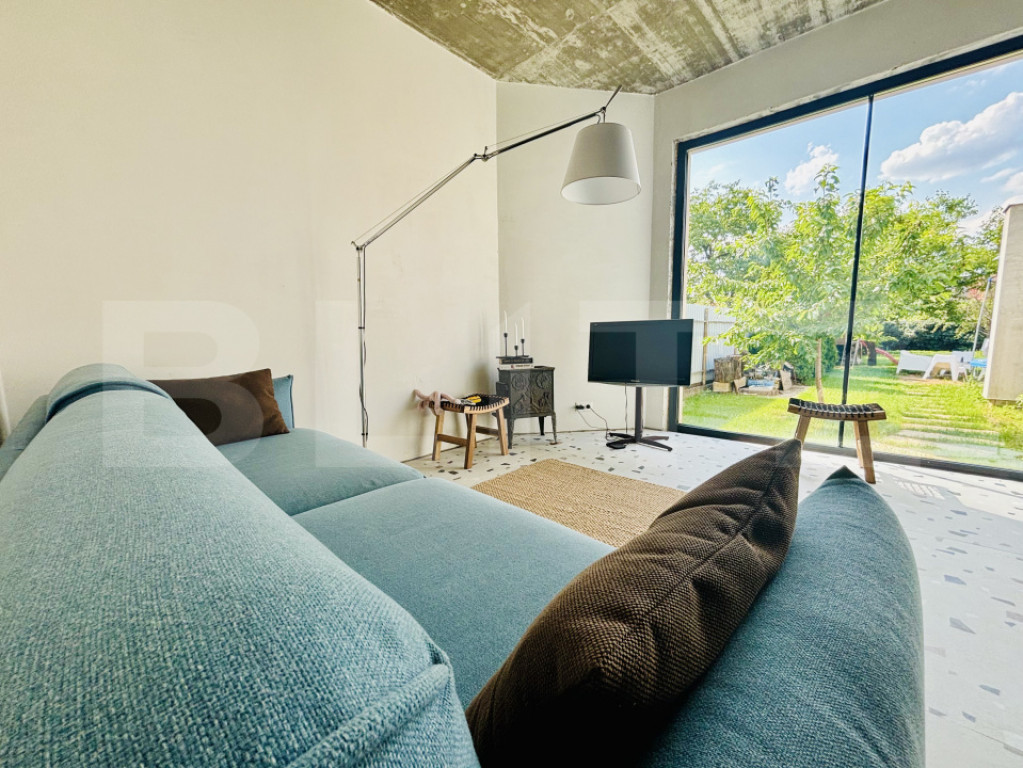 Casă Individuală Nouă, Construită din Beton Monolitic ??