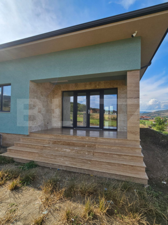 Casă pe un nivel, 4 camere, compartimentare decomandată, z