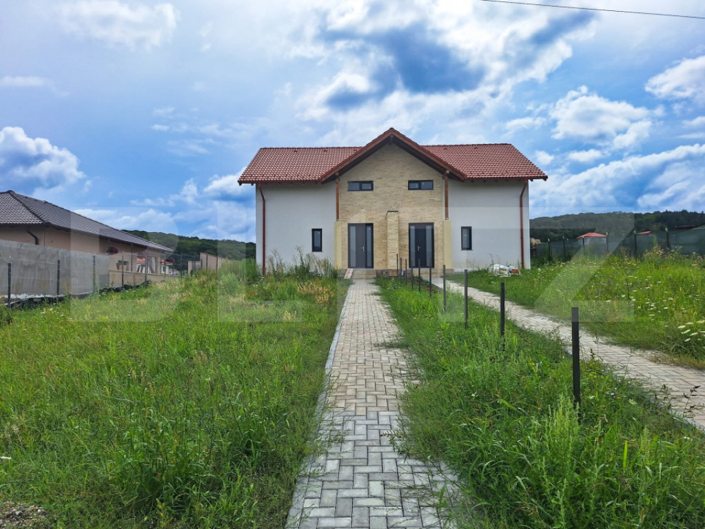 Duplex semifinisat, 120 mp utili, teren 550 mp, Chinteni