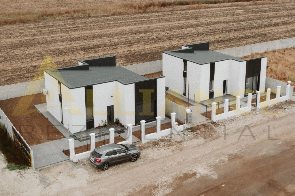 Casa 3 camere 2 bai // dressing// teren 300mp