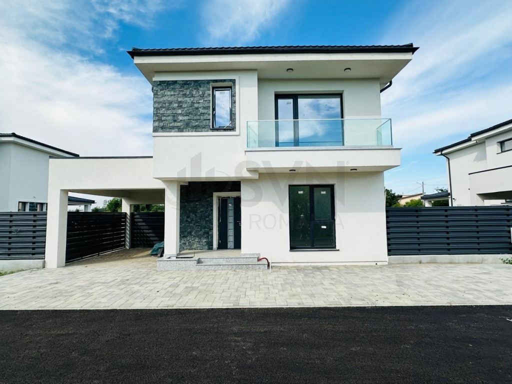 Vila de cu panouri solare