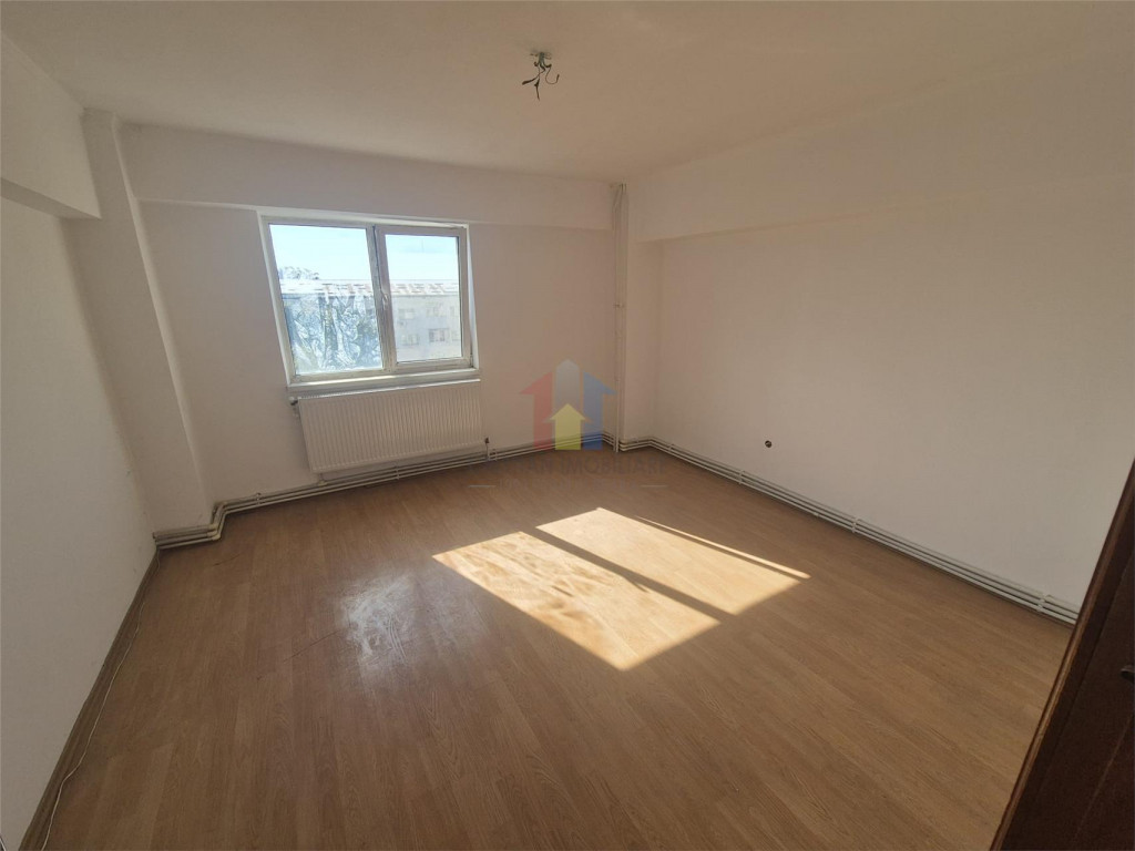 LIBER! 67mp Calarasilor 2 cam Decomandat etaj de mijloc