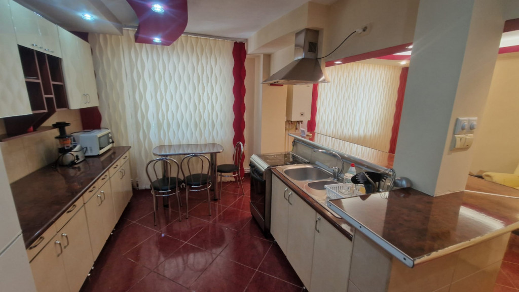 STRADA GARII- 3 CAMERE , ETAJ 1, CENTRALA GAZ, RENOVAT