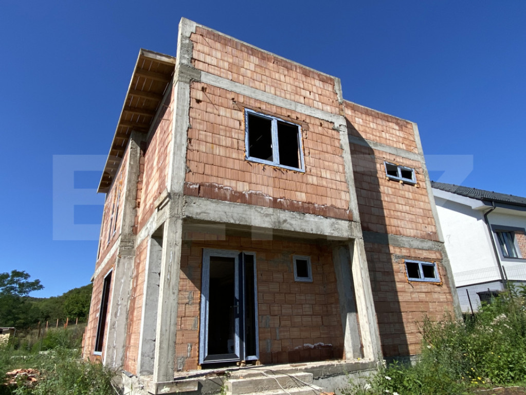 Ansamblu privat case individuale: 120 mp util, 600 mp teren,