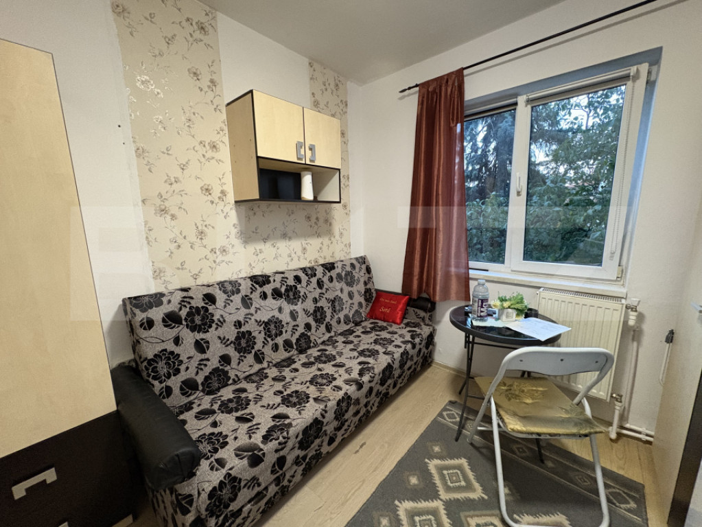 Garsoniera, etaj intermediar, zona Gruia