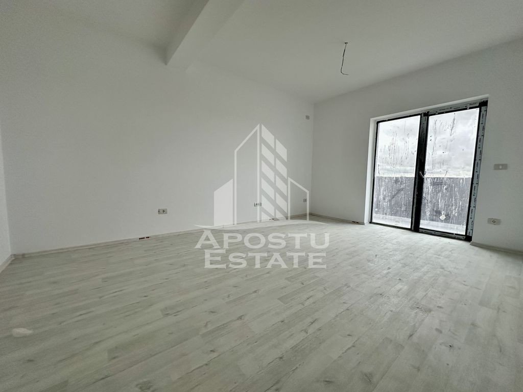 Apartament cu 2 camere, decomandat, etaj intermediar, zon...