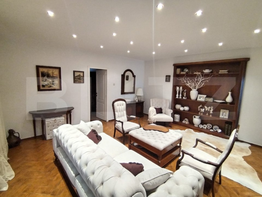 Vilă de lux de vanzare, 15 camere, 550 mp, zona Micro 6, c