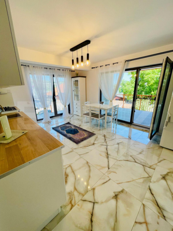 Apartament de inchiriat cu 3 camere, 55 mp, zona Vivo