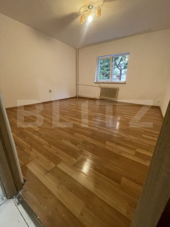 Garsoniera, de vanzare, 36 mp, parter, zona Zamca