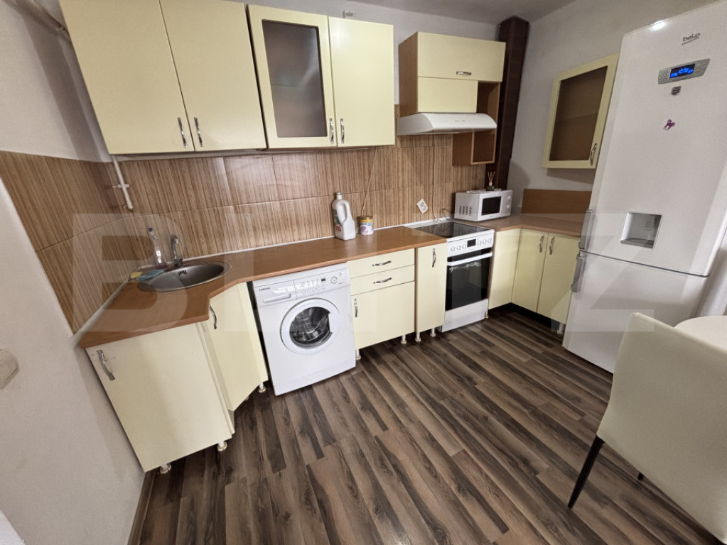 Apartament 2 camere, etaj 3, zona Dumbrava.