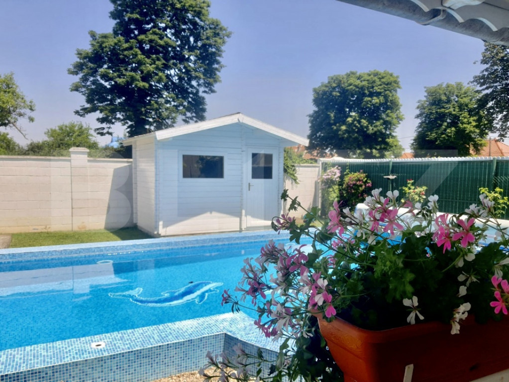 Vila de vanzare, cu 4 camere, 180 mp, zona Fratelia