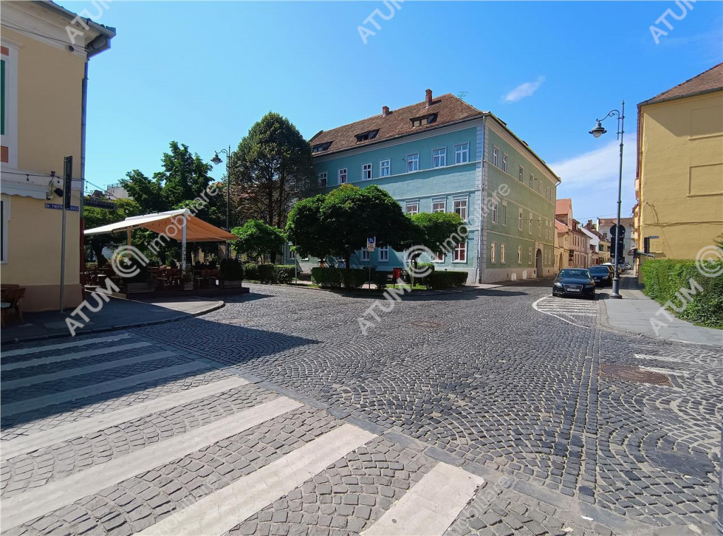 Apartament 90 mp cu 3 camere si 4 bai langa Piata Mare din S