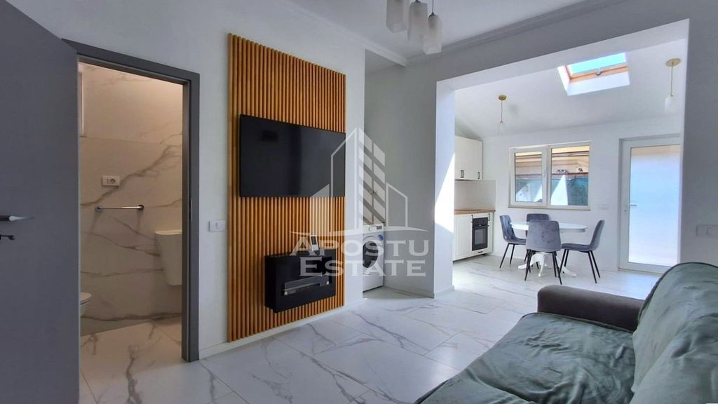 Casa renovata, mobilata, utilata, la curte comuna