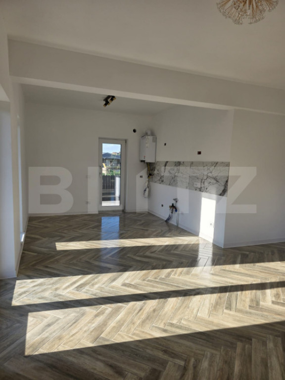 Casa cu 3 camere in Visan aproape de transport, 2 bai, curte