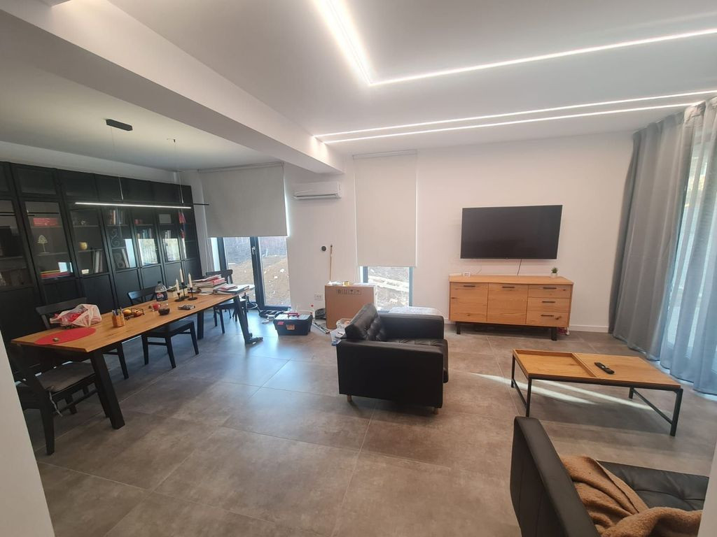 Vila ind-stil medit,6cam,3bai,3buc,3parcari/centru Popest...