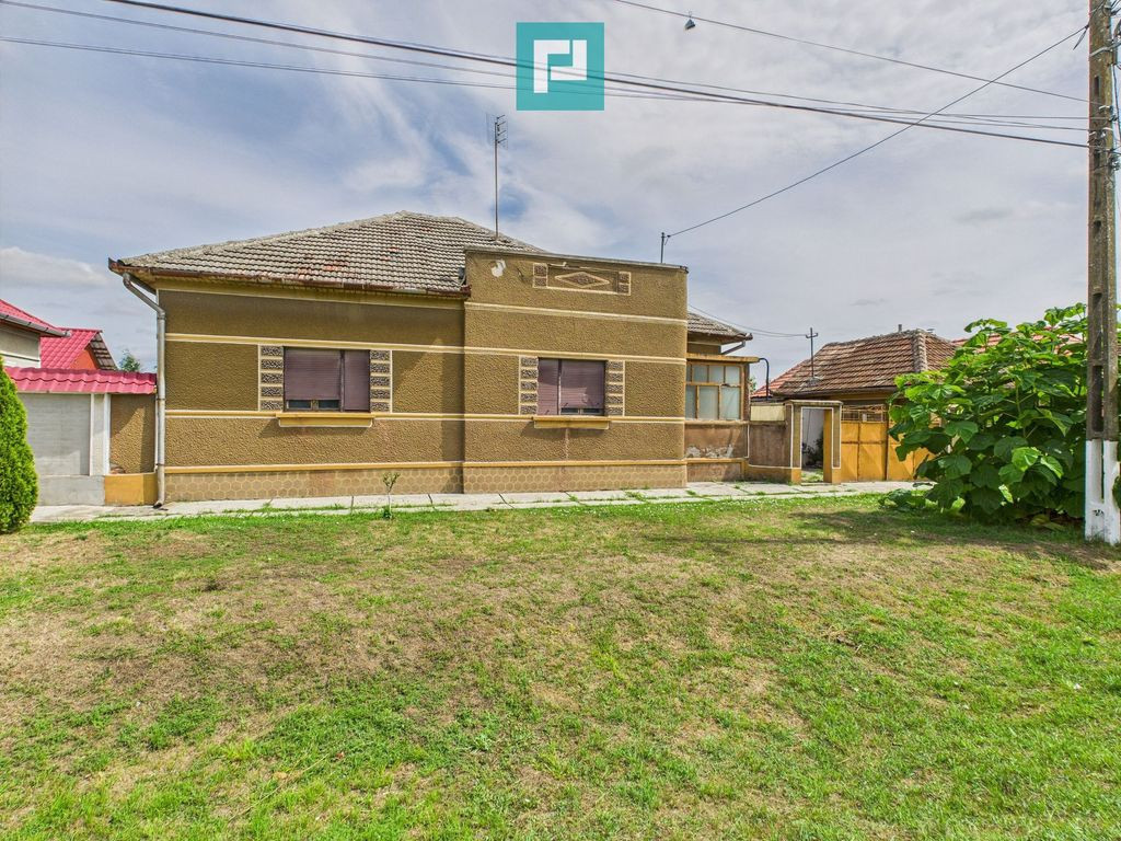 Casă cu teren de 2171 mp, zona centrală Șimand
