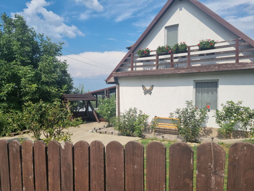 Comuna Sărata! Casă-spectacol! Casa în care vei scrie pov