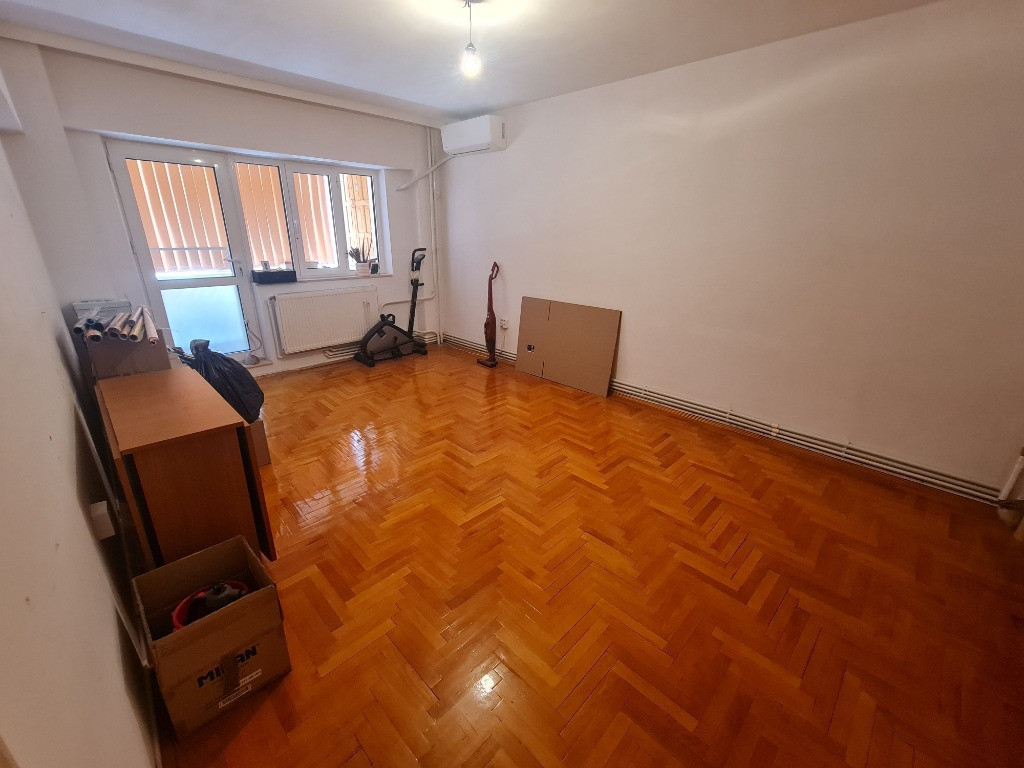 Ap. 3 camere Tineretului sup 80 mp